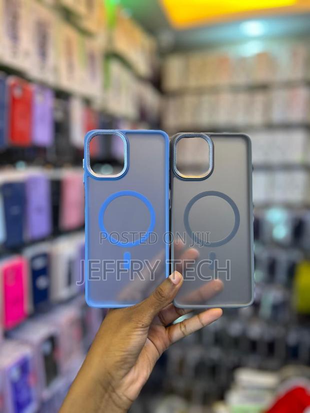 Frosted Cases With Built-in MagSafe Magnetic iPhone 16 Pro Max