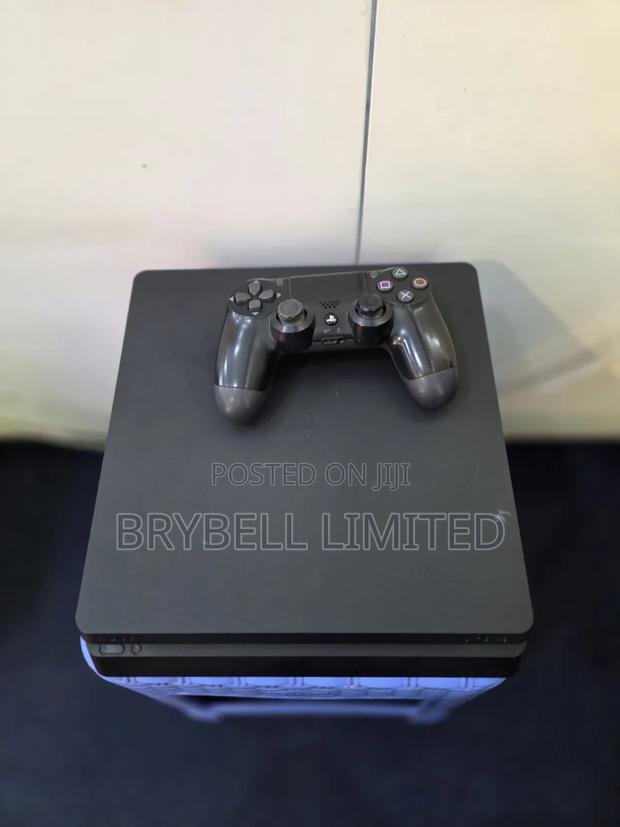 Ps4 Slim Chipped 1tb Ex Uk With 1 Controller and 1 Game