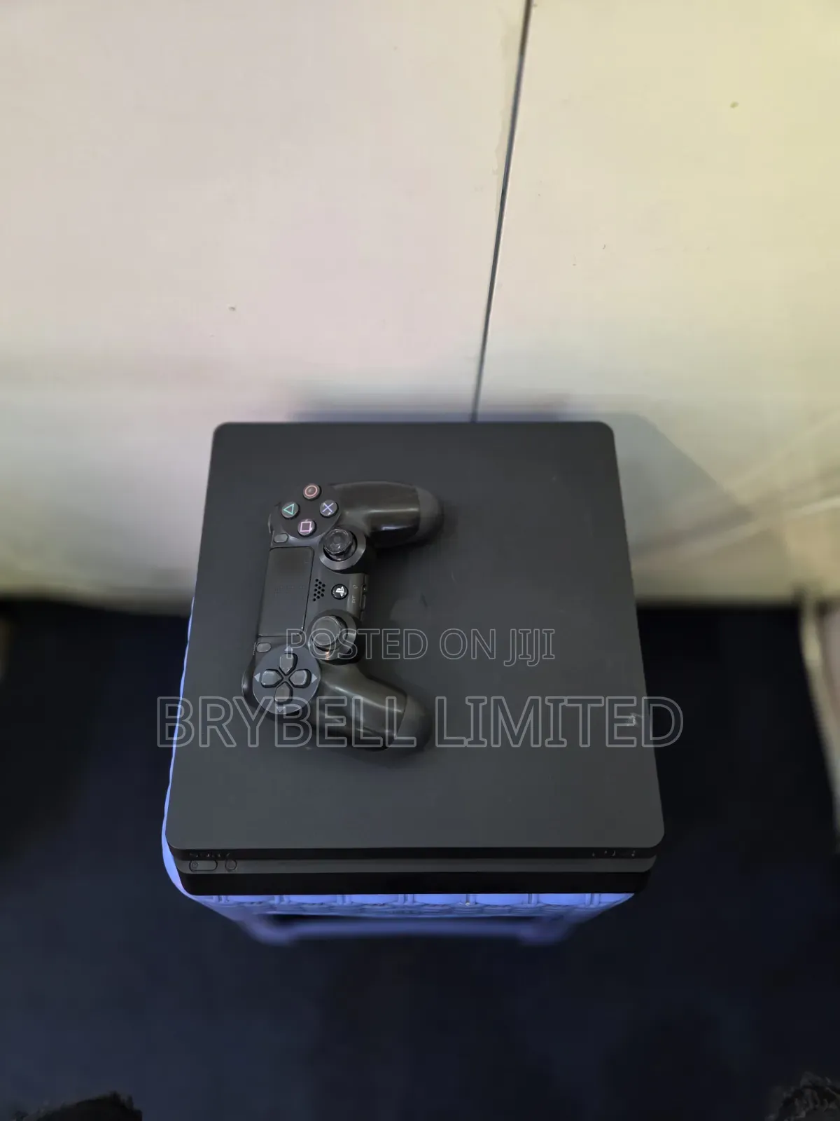 Ps4 Slim Chipped 1tb Ex Uk With 1 Controller and 1 Game