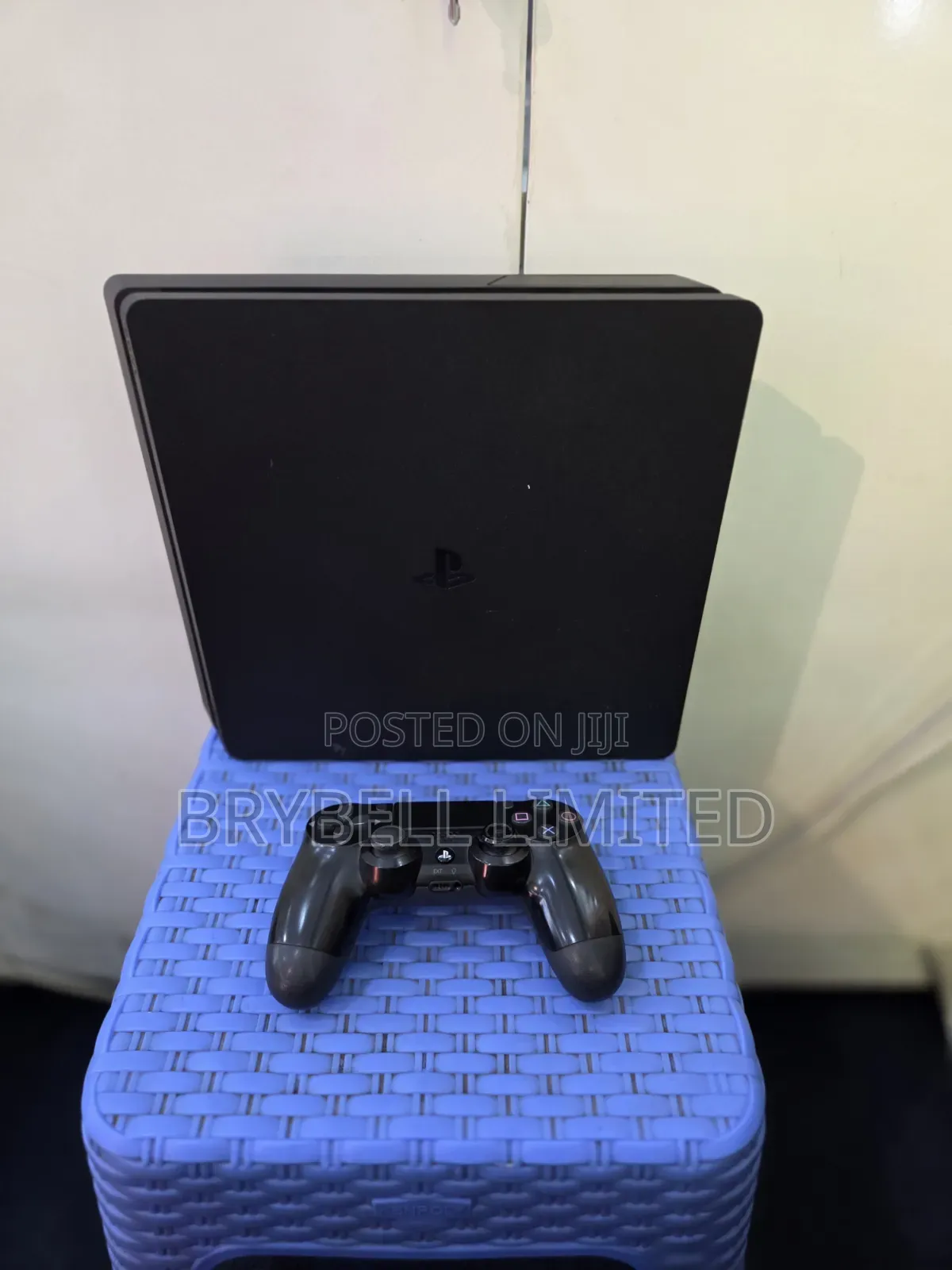 Ps4 Slim Chipped 1tb Ex Uk With 1 Controller and 1 Game
