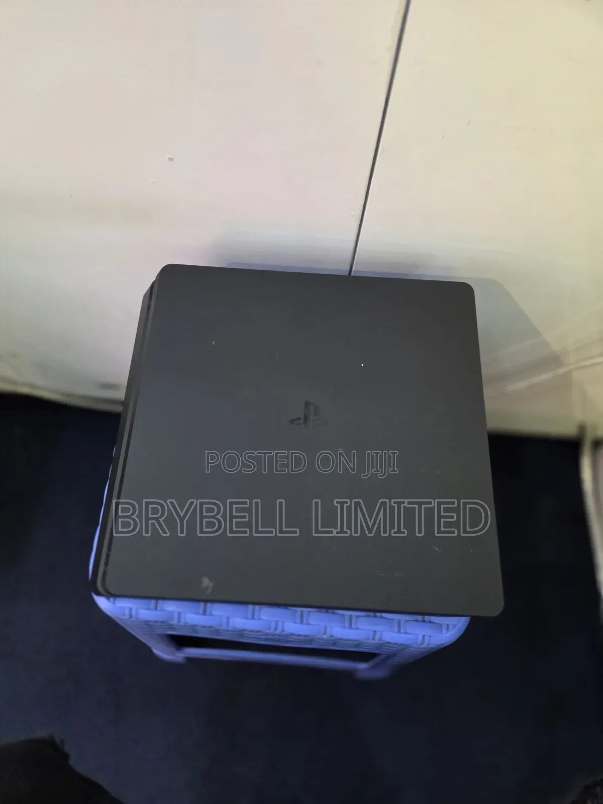Ps4 Slim Chipped 1tb Ex Uk With 1 Controller and 1 Game