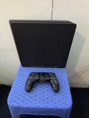 Ps4 Slim Chipped 1tb Ex Uk With 1 Controller and 1 Game