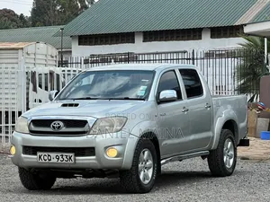 Toyota Hilux 2012 Silver