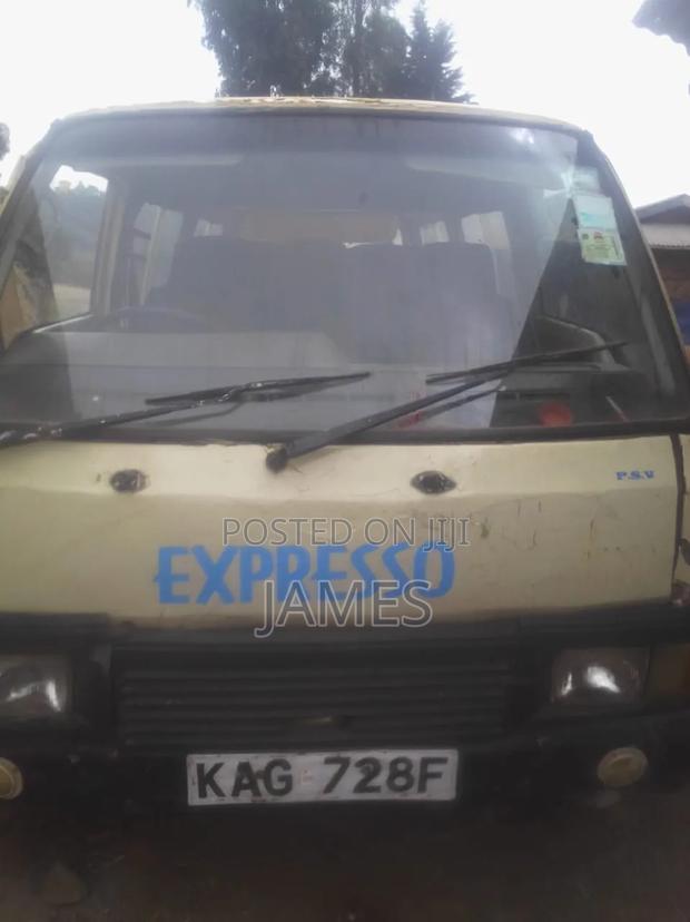 Nissan Caravan (Urvan) 1999 White