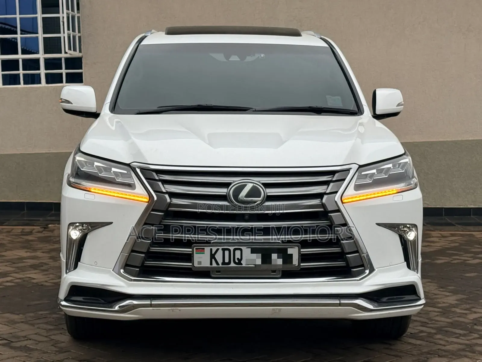 Lexus LX 570 AWD 2017 White