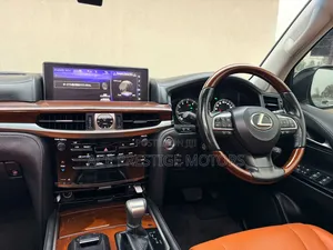 Lexus LX 570 AWD 2017 White
