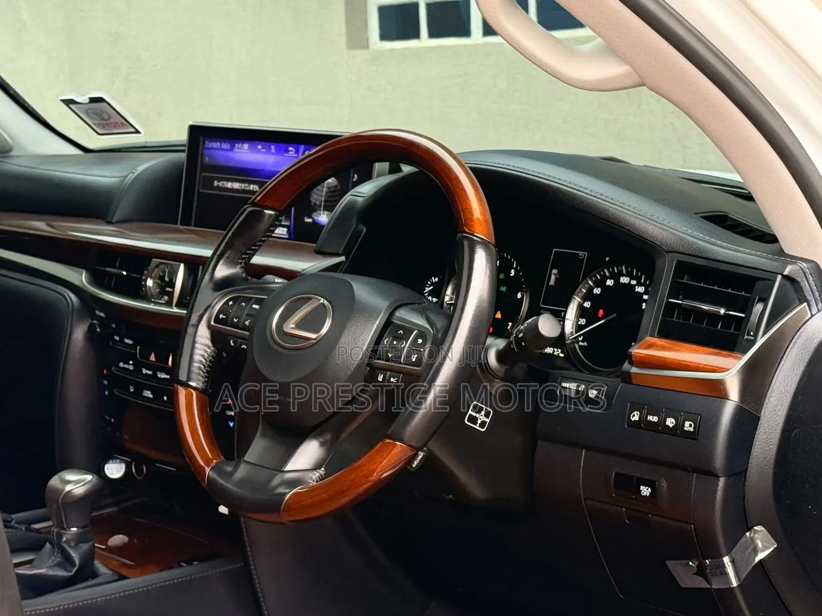 Lexus LX 570 AWD 2017 White