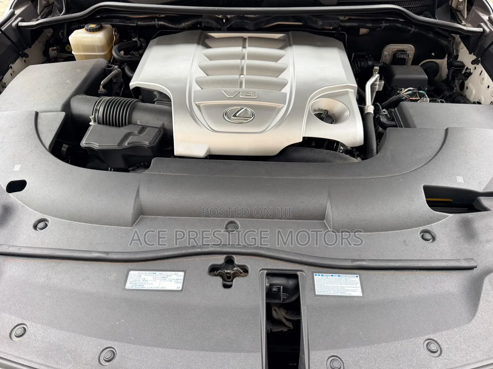 Lexus LX 570 AWD 2017 White
