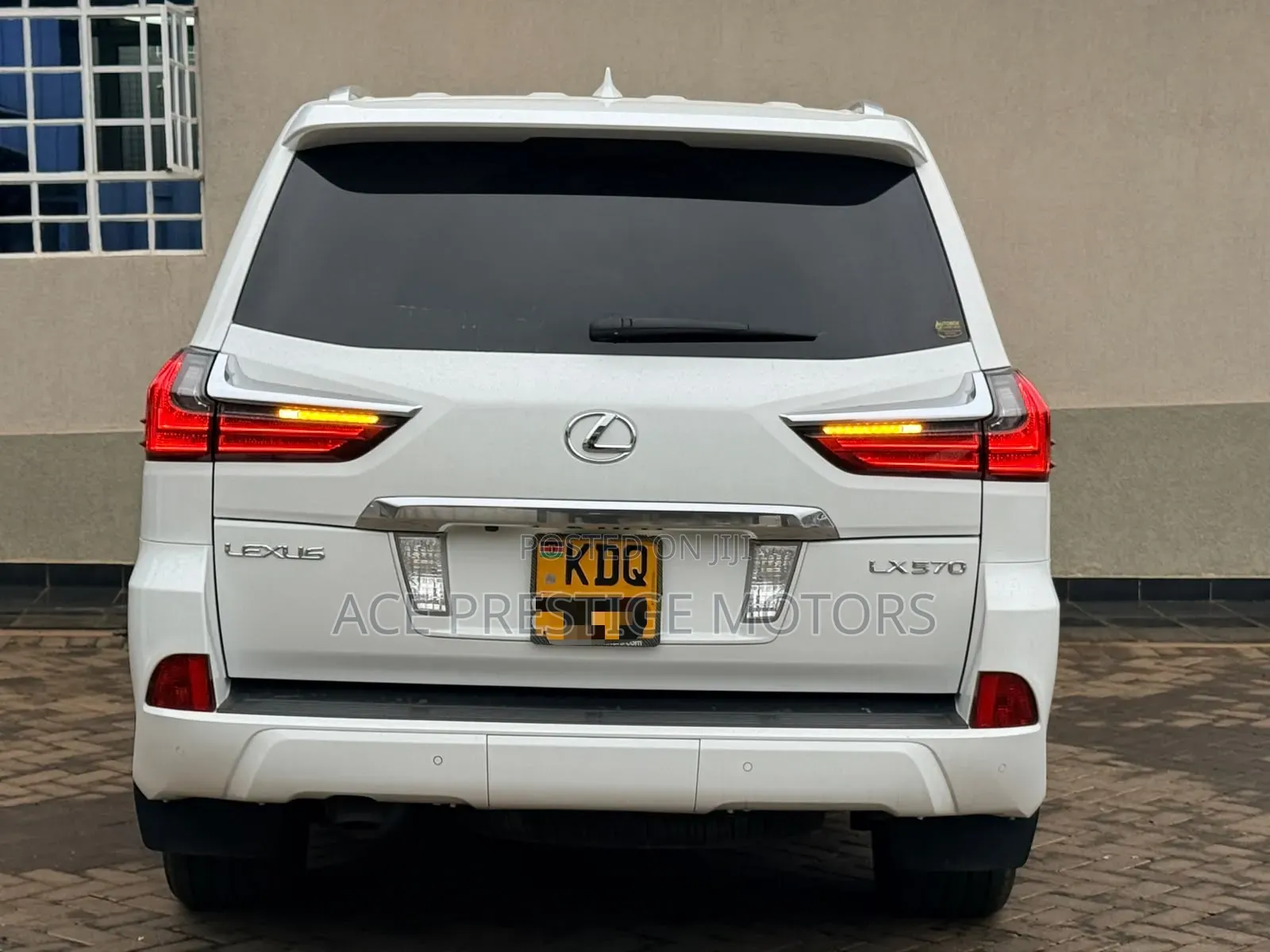 Lexus LX 570 AWD 2017 White