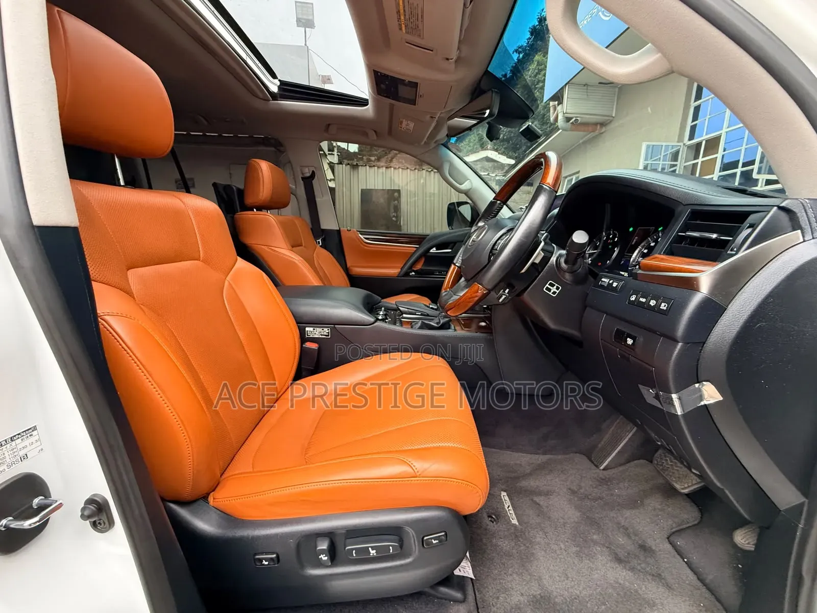 Lexus LX 570 AWD 2017 White