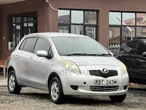 Toyota Vitz 2005 Silver