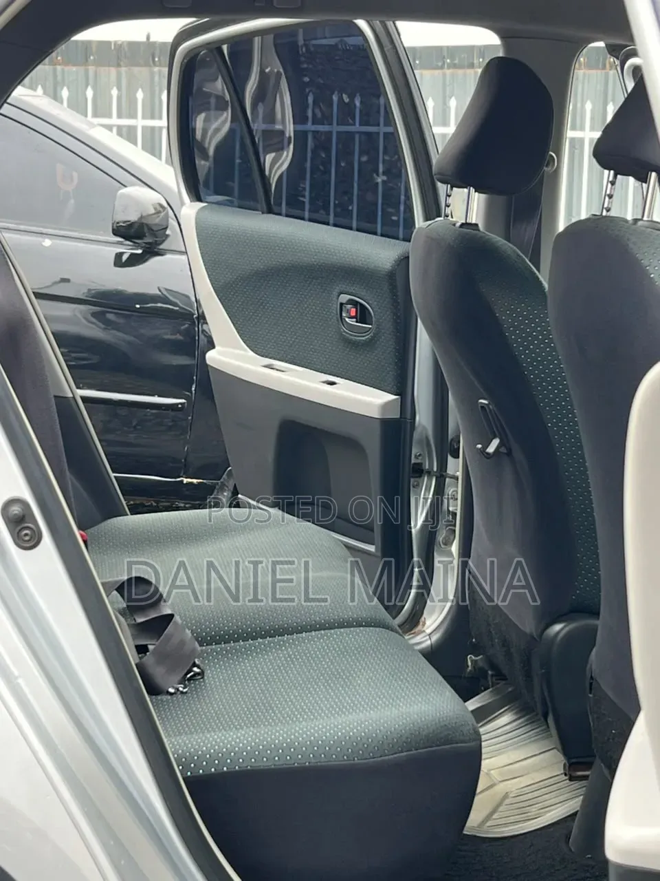 Toyota Vitz 2005 Silver