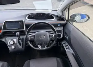 Toyota Sienta 1.5 Hybrid FWD 2019 Silver