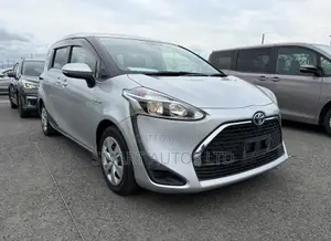 Toyota Sienta 1.5 Hybrid FWD 2019 Silver