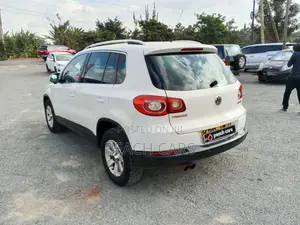 Volkswagen Tiguan S 2011 White