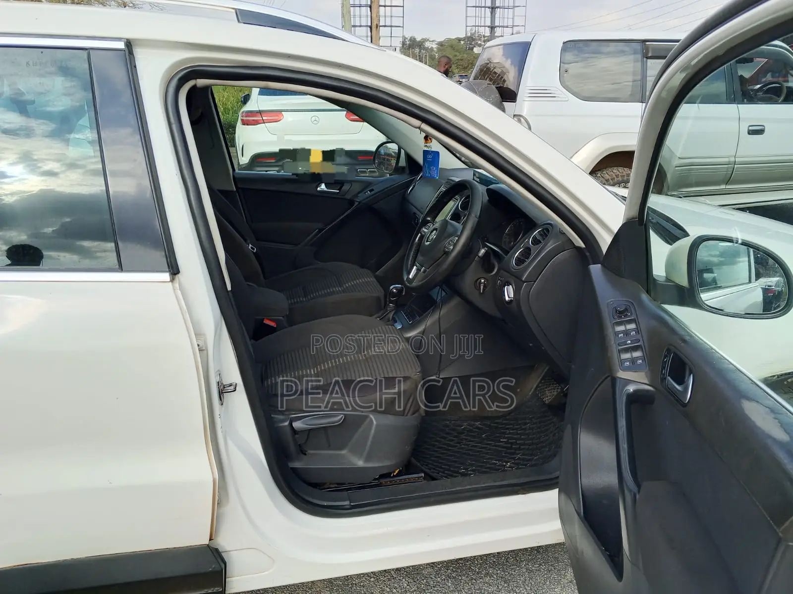 Volkswagen Tiguan S 2011 White