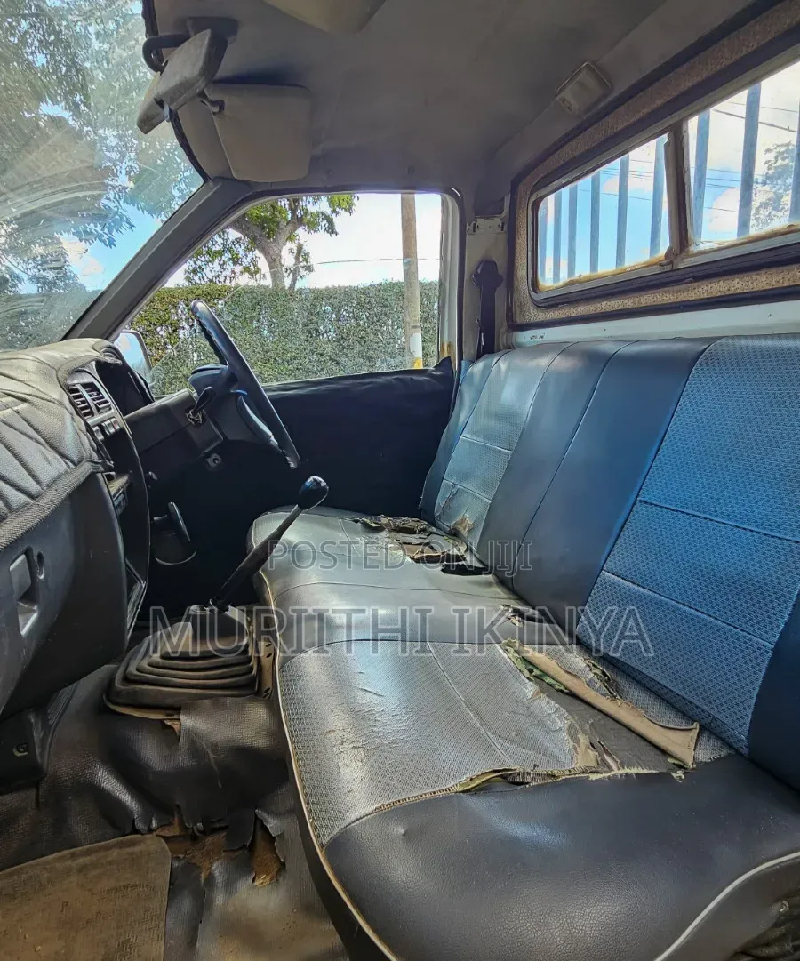Nissan Hardbody 1996 White