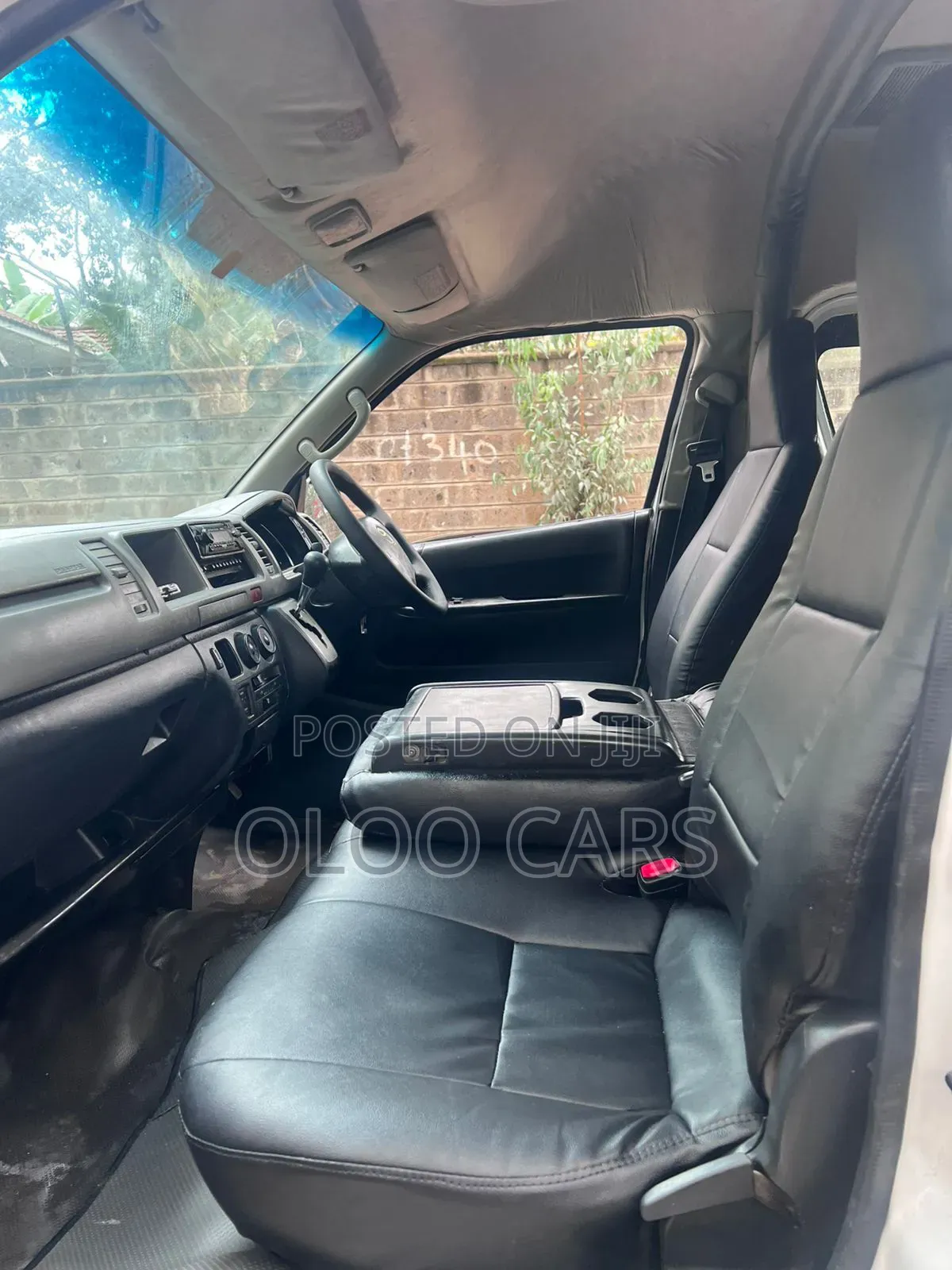 Toyota HiAce 2013 White