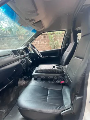 Toyota HiAce 2013 White