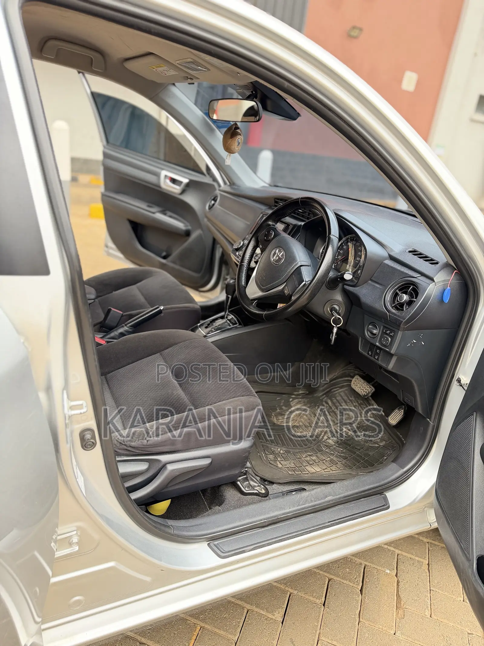 Toyota Axio 1.5 G 2WD 2017 Silver