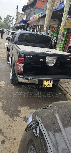 Toyota Hilux 2012 Black