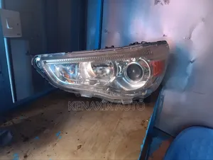 RVR Non-Xenon Headlight