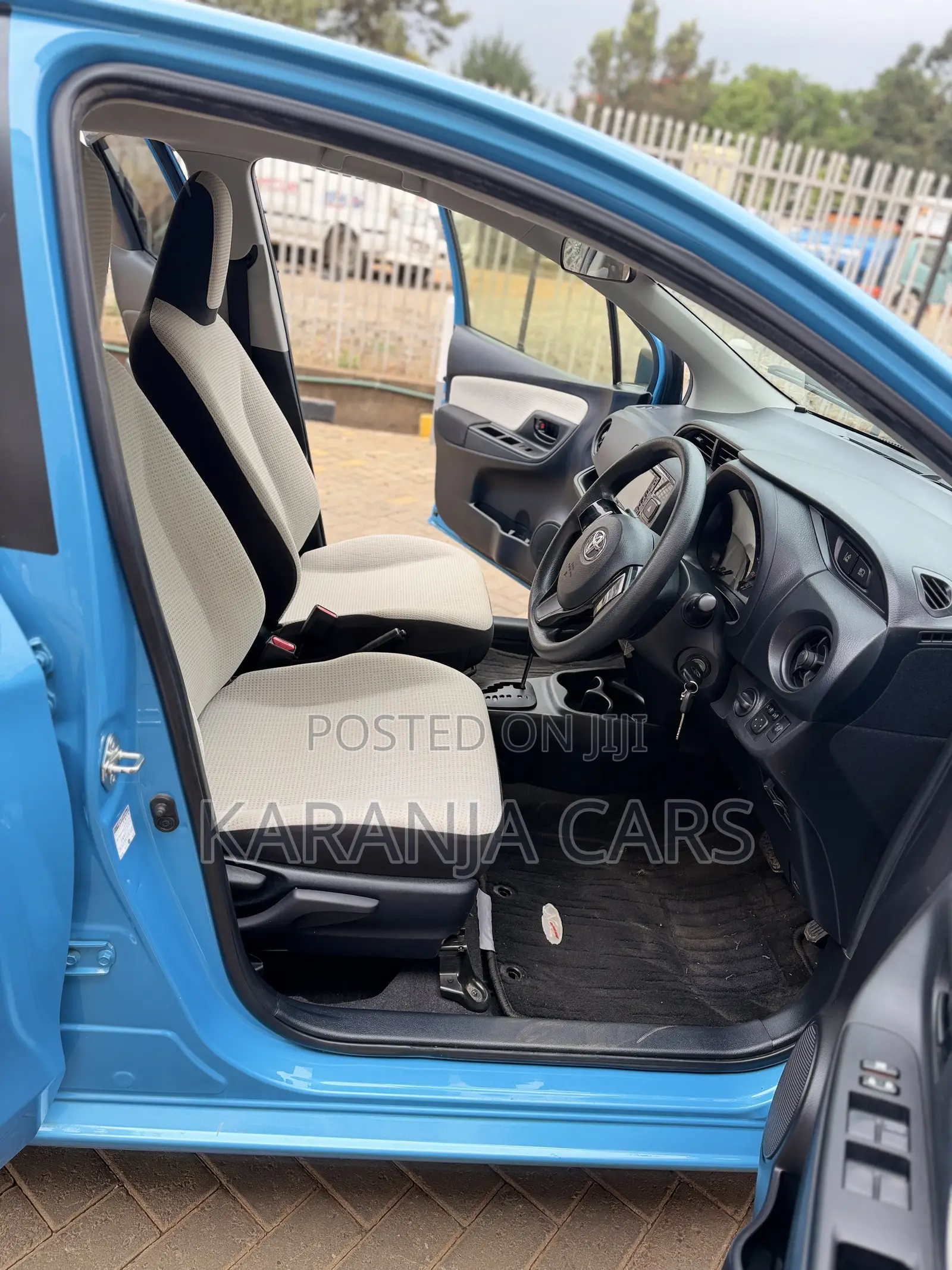 Toyota Vitz 1.0 FWD 5dr 2018 Blue