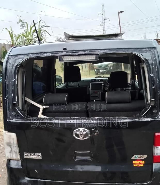 Toyota Pixis Rear Windscreen