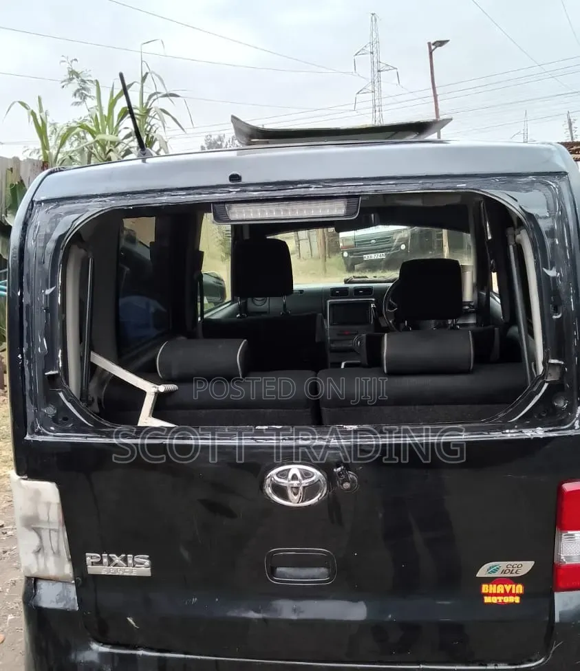 Toyota Pixis Rear Windscreen