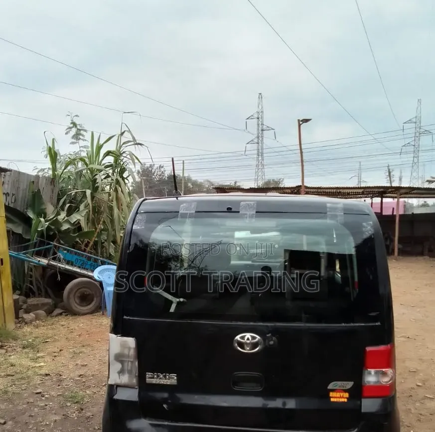 Toyota Pixis Rear Windscreen