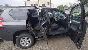 Toyota Land Cruiser Prado 2017 Gray
