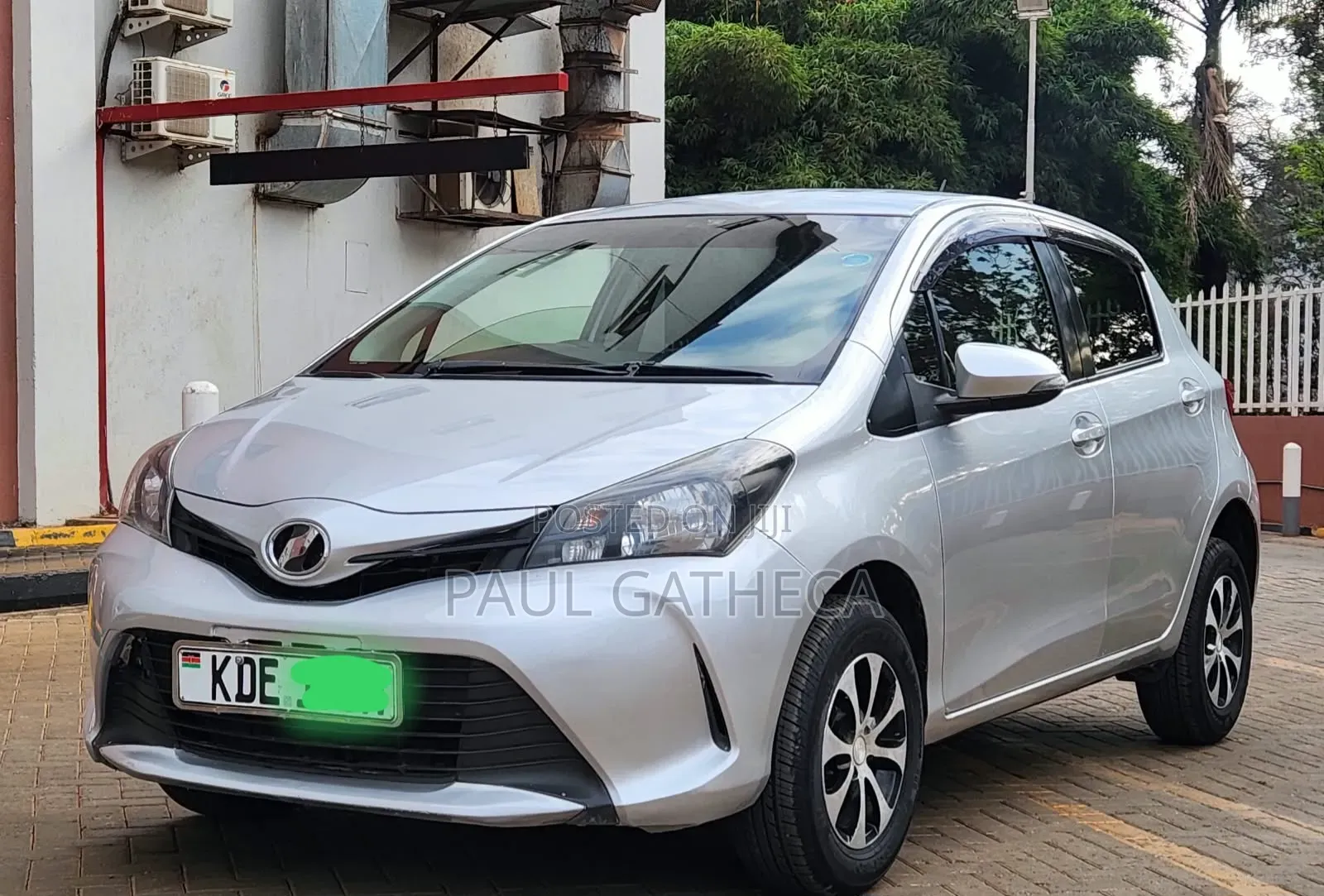 Toyota Vitz 2015 Silver