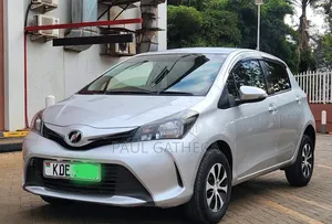 Toyota Vitz 2015 Silver