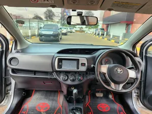Toyota Vitz 2015 Silver