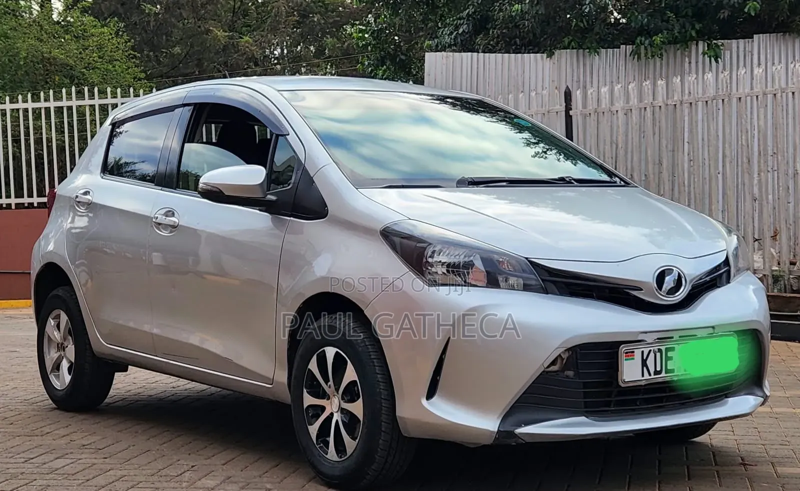 Toyota Vitz 2015 Silver