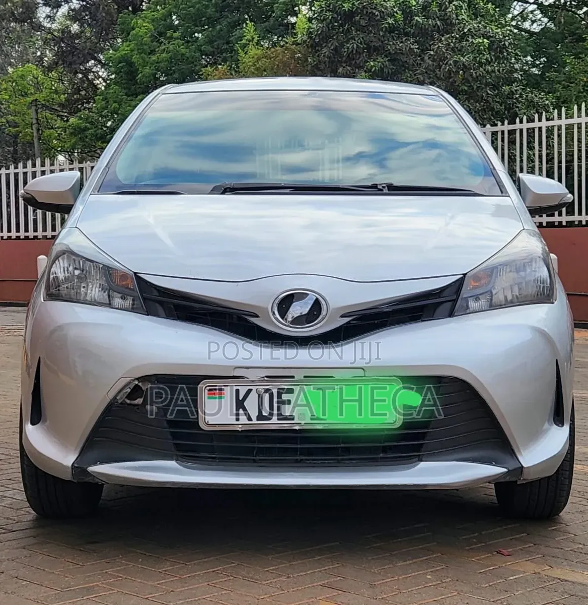 Toyota Vitz 2015 Silver