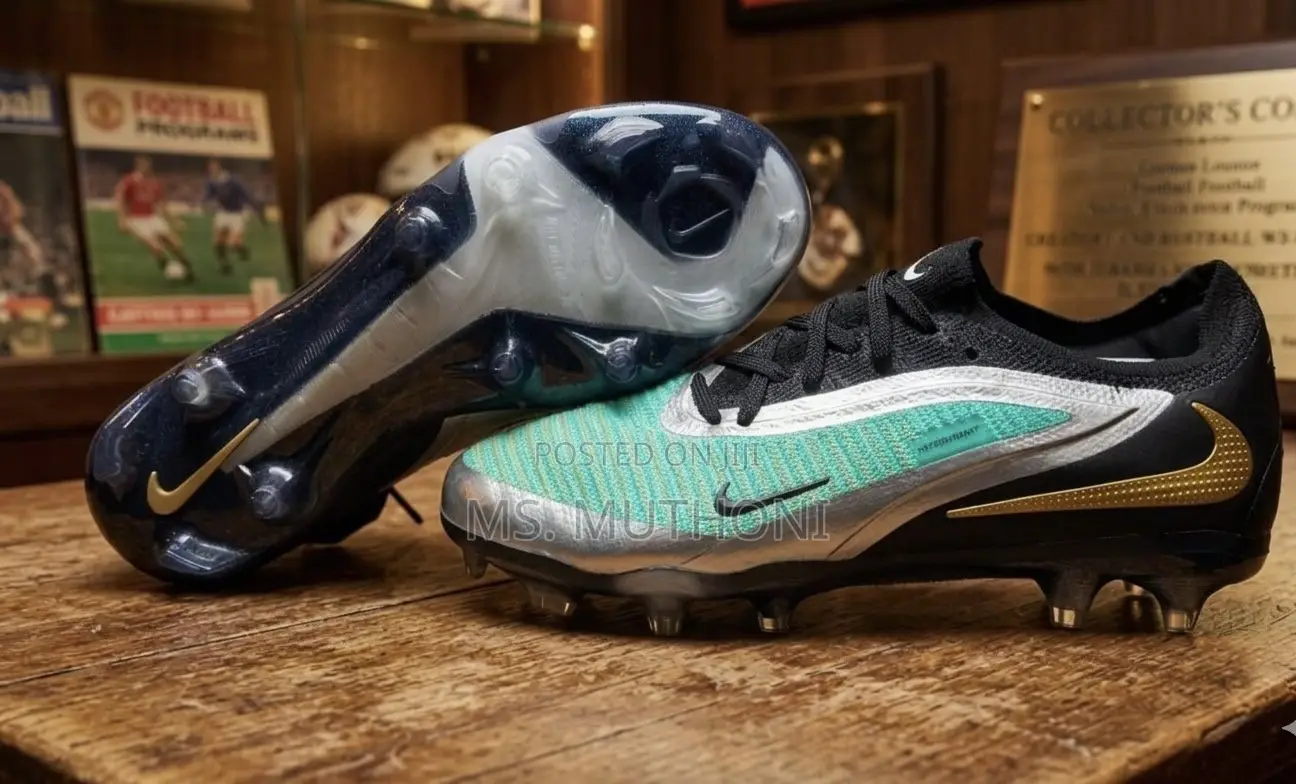 Size 30-35 (Kids ) Nike Jr. Phantom GX Academy