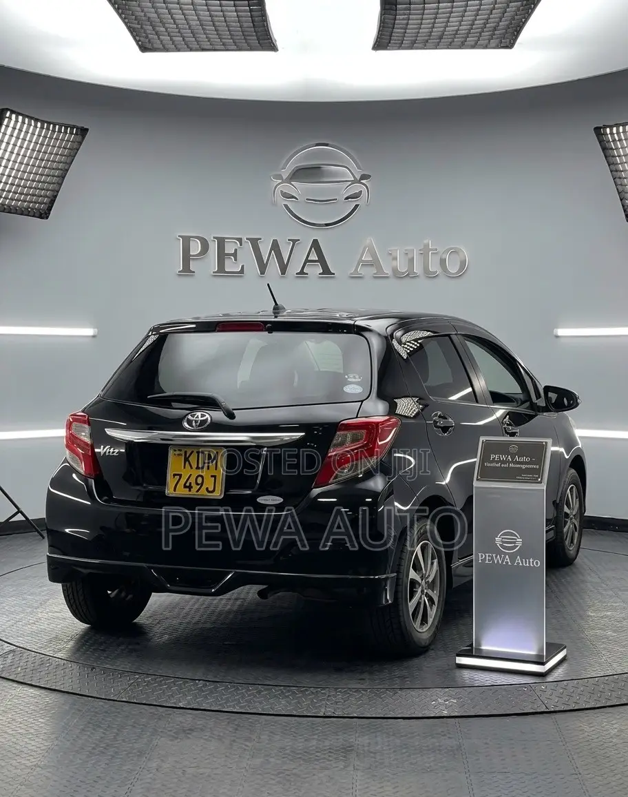 Toyota Vitz 1.3 FWD 3dr 2016 Black