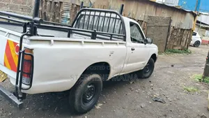 Nissan Hardbody 2013 White