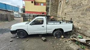 Nissan Hardbody 2013 White
