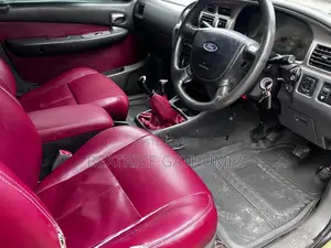 Ford Everest 2004 Gold