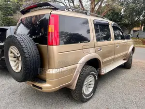 Ford Everest 2004 Gold