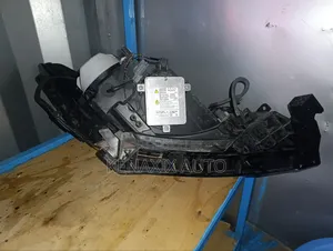 Freed 2009-2015 Non-Xenon Headlight
