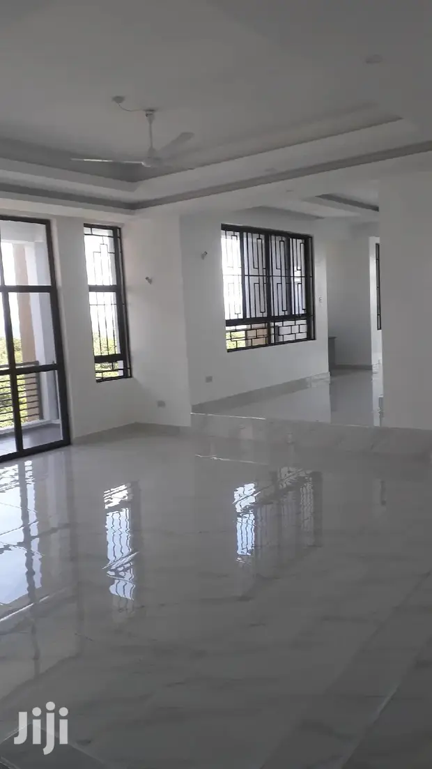 4 Bedrooms Duplex For Sale