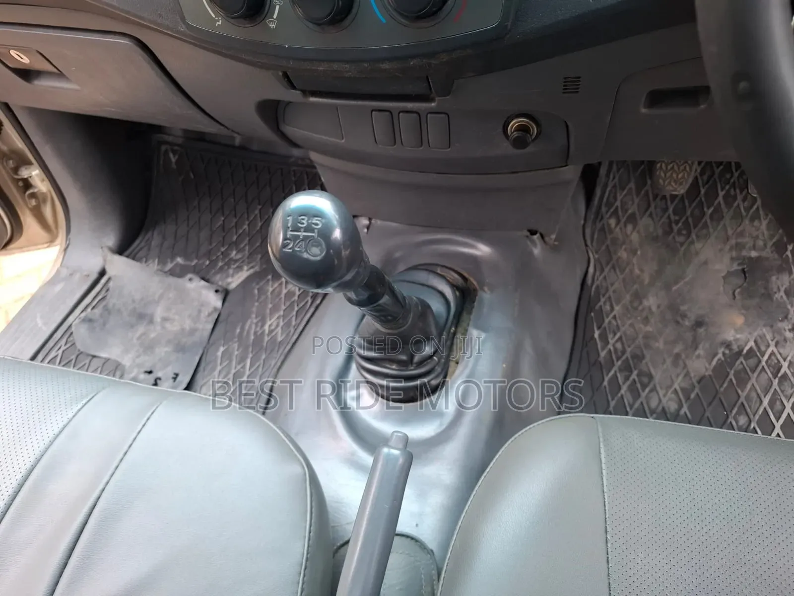 Toyota Hilux 2012 Beige
