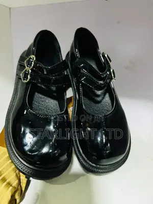 Premium Girls School Shoes – Classic Wetlook Design 23-35