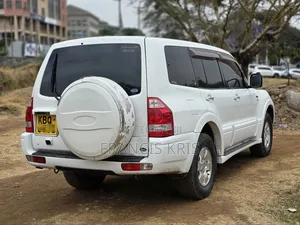 Mitsubishi Pajero 2004 White