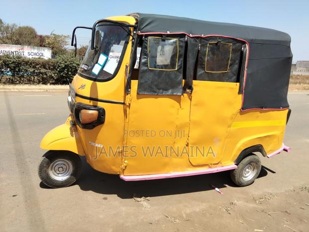 Piaggio Scooter 2019 Yellow - thumbnail 6