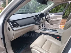 Volvo XC90 T5 Momentum AWD (2.0L 4cyl 8A) 2017 White