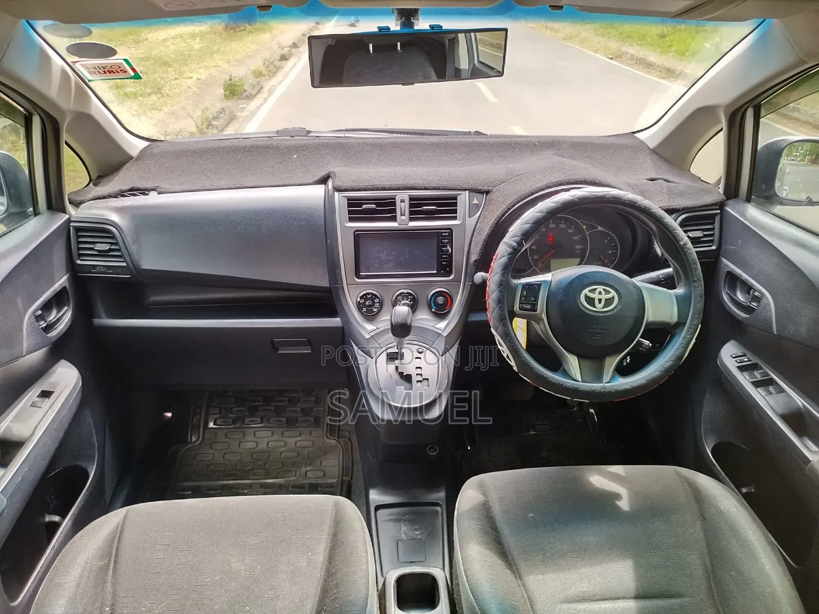 Toyota Ractis 2013 Silver